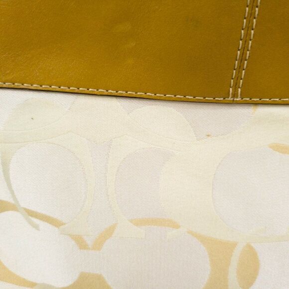 COACH Factory Outlet Signature Canvas Ivory Tote C1082-F14710 - Picture 4 of 10